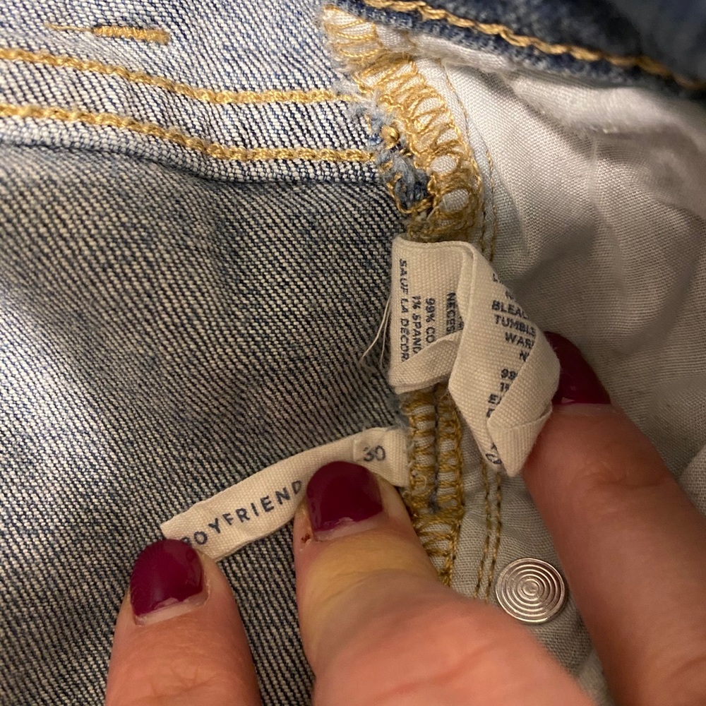 NWOT! Caslon boyfriend jeans w/ floral thigh embroidery - Picture 2 of 9